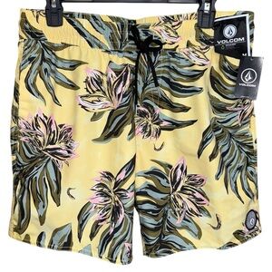 Volcom Men's Medium Surf Board‎ Shorts Swim Trunks Dawn Yellow Elastic Waist NWT
